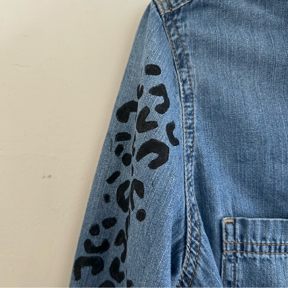 Universal Thread Hand Painted Leopard Button Up D… - image 2